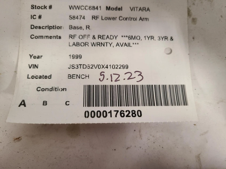 Brazo de control inferior inferior delantero derecho usado delantero se adapta a: 1999 Suzuki Vitara Base R. Foto 3 de 4