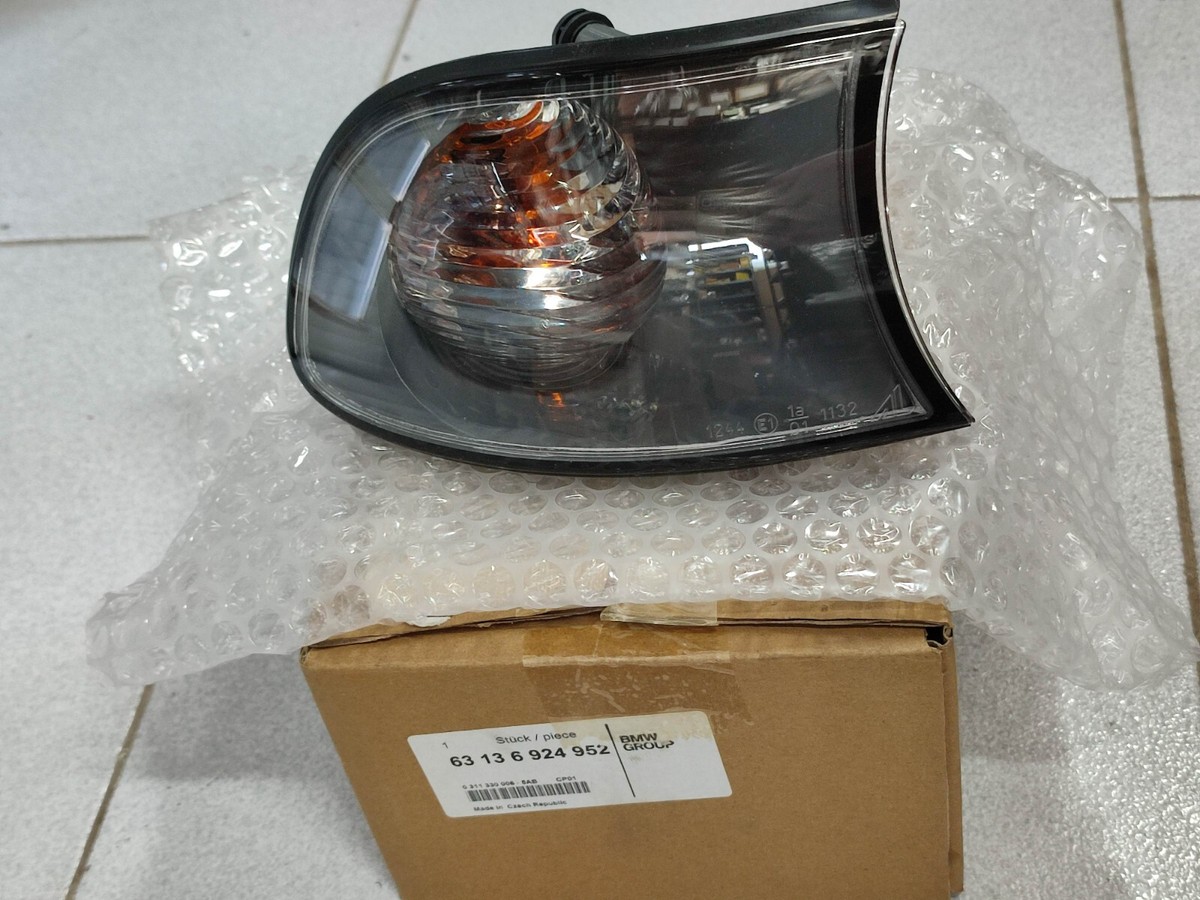 BMW E46 Front Turn Signal Right Genuine 63136924952 Euro @new
