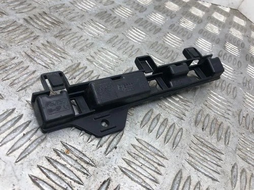 BMW 3 Touring F31 Kotflügelhalter vorne rechts 15857711 7240873 2.00 22992371