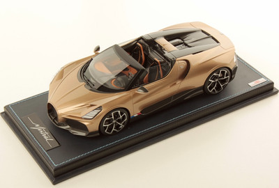 MR 1:18 Bugatti W16 Mistral Doré in Vitrine BUG015D