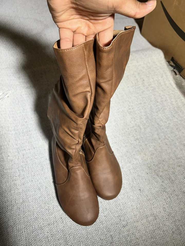 Botas informales sin cordones de gamuza holgadas a media pantorrilla de tacón bajo para mujer con cremallera lateral Foto 2 de 4