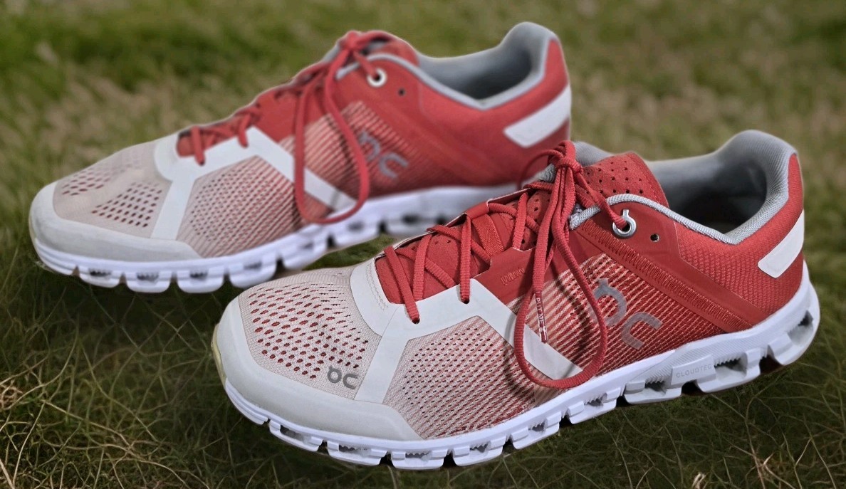 ON On Cloud Cloudflow Rust Rose Low Lace Up Womens US Sz 9.5 Atletic Shoes