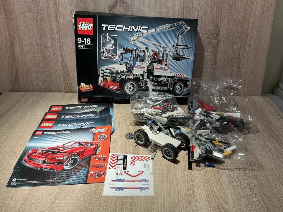 LEGO Technic 8071 Lift Truck, photo 3 of 5