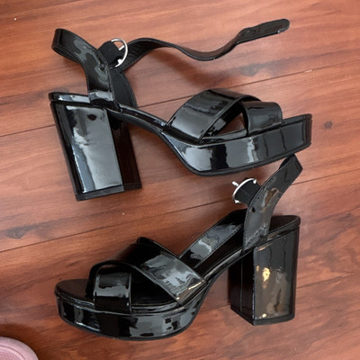 Divided by H&M Women s Black Patent Strappy Ankle Strap Block Heel Sandals 7.5