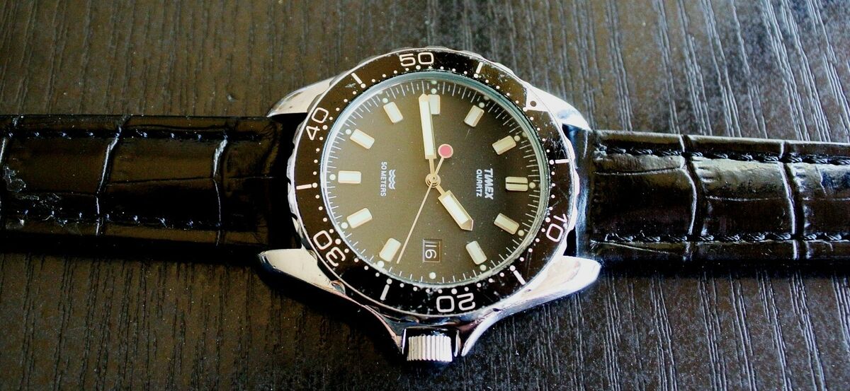 VINTAGE TIMEX 1980s DAY SPORT DIVER BLACK DIAL QUARTZ MEN'S VINTAGE TIMEX 1980s DAY SPORT DIVER BLACK DIAL QUARTZ MEN'S