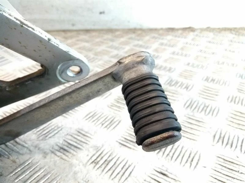 Conjunto reposapiés derecho Suzuki GS 500 (1995-2000) R/H Foto 3 de 4