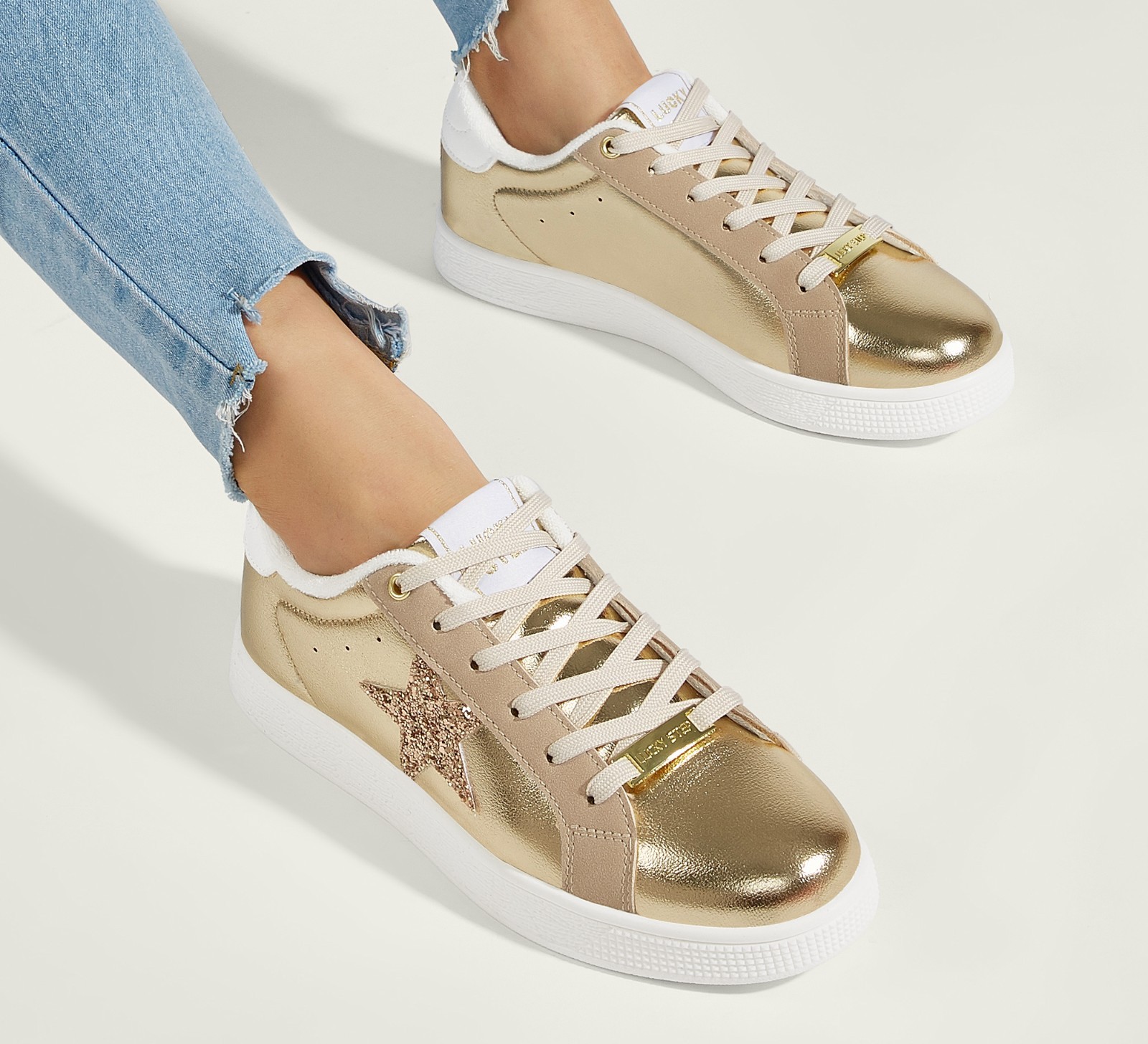 LUCKY STEP Women's Fashion Star Sneaker Low Top Comfortable Cushioned Shoes
