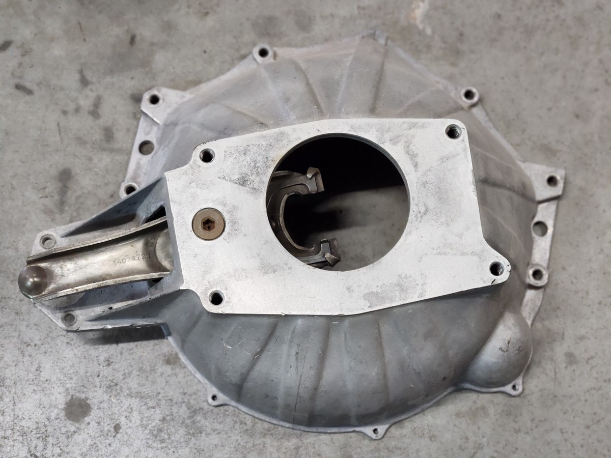 91 Camaro Trans Am T5 V8 Transmission BELLHOUSING clutch fork 84