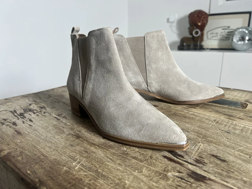 Marc Fisher Women's Tan Suede Chelsea Ankle Boots Pointy Toe Size 8 - Image 3 of 4