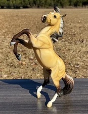 Breyer Goldfinch Silver Birds Of A Feather Series RARE