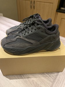 adidas yeezy 700 negro