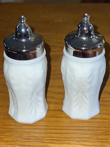 Vintage White Milk Glass Salt And Pepper Shaker Set Inverted Pine Unmarked - Picture 4 of 12