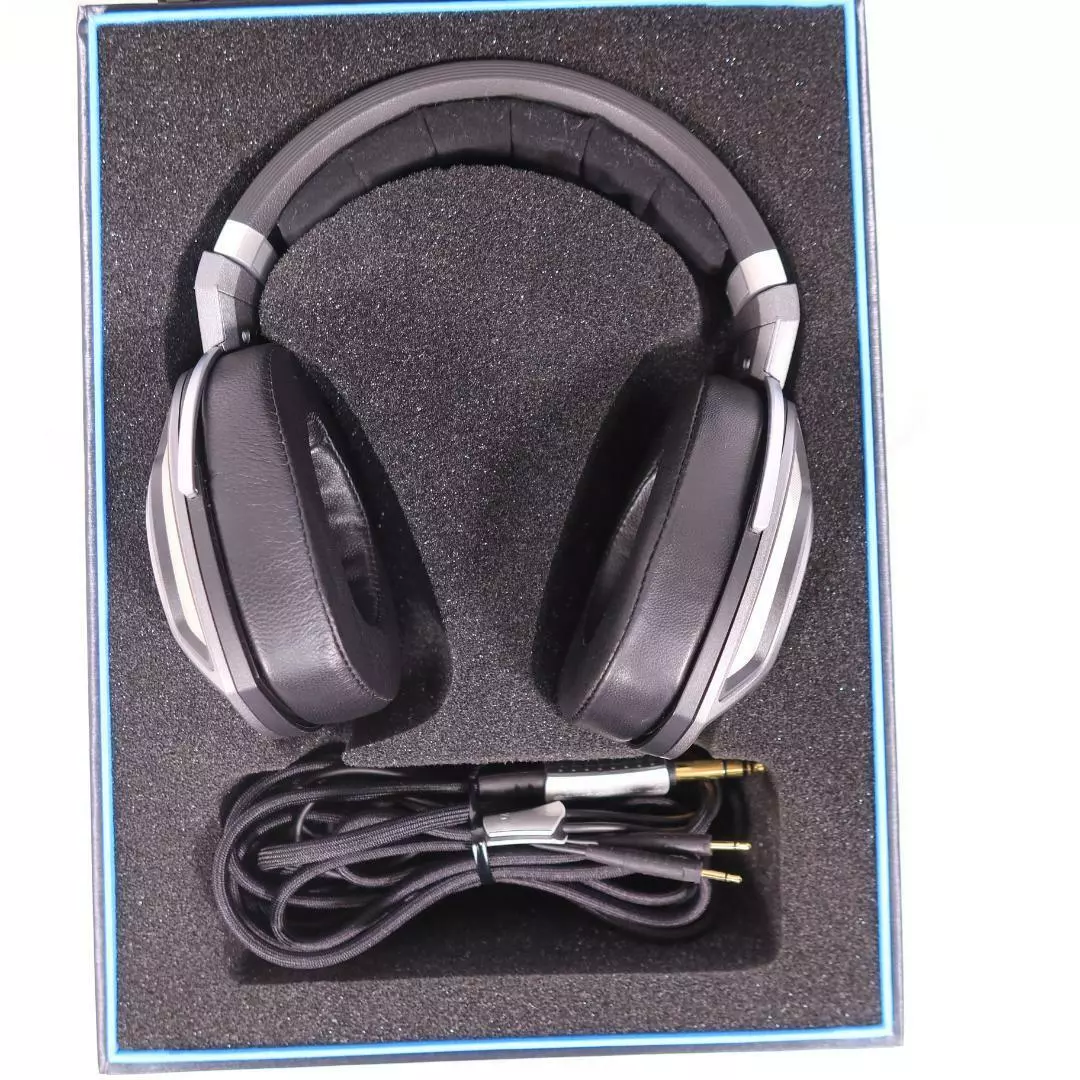 Sennheiser HD700 Openback Headphones Good Condition