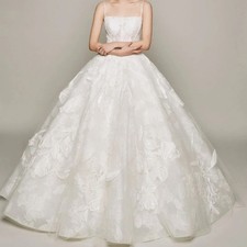 Luxury Strapless Wedding Dresses Lace Applique A Line Sleeveless Bridal Gowns