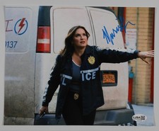 Mariska Hargitay Law And Order SVU Signed JSA Autograph Photo 8 x 10