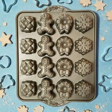 NordicWare Williams Sonoma Gold Christmas Holiday Teacake Pan - 16 Cakelets EC 