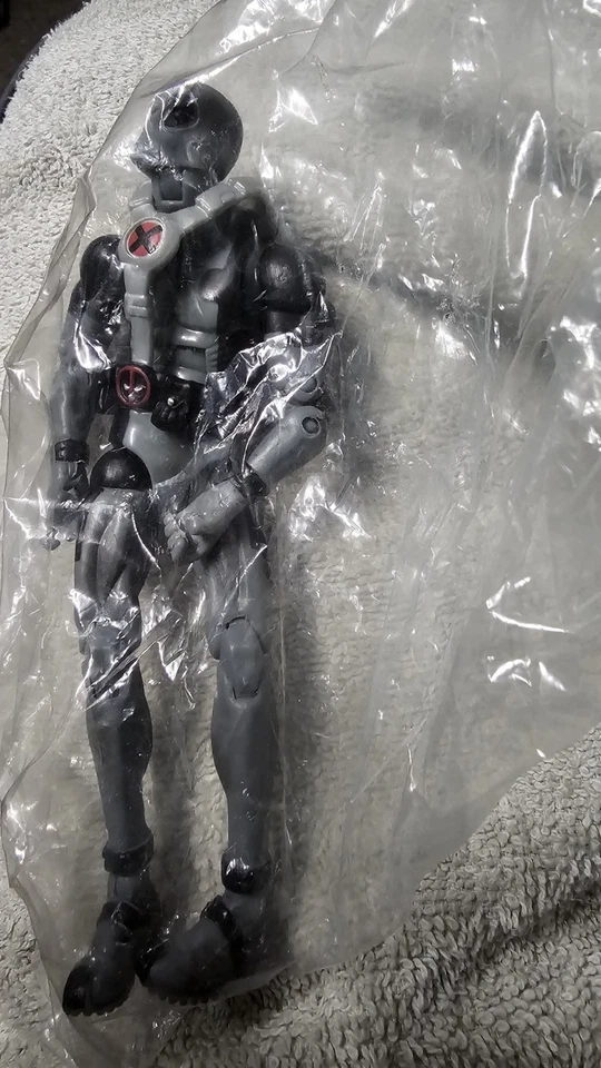 FIGURA DE ACCIÓN MARVEL LEGENDS EPIC HEROES X FORCE 6" GRIS DEADPOOL Foto 4 de 4