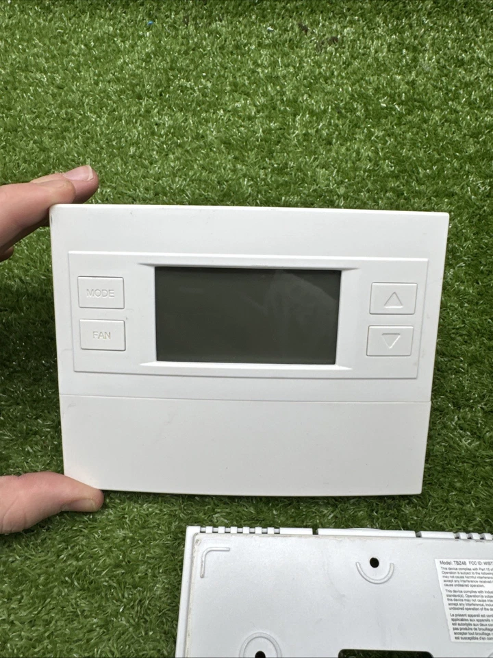 RCS TBZ48A Z-Wave Battery-Powered Thermostat.   21 - Image 2 of 4