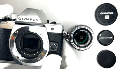 MINT 2,078 Shots] Olympus OM-D E-M10 Mark II w/M.ZUIKO 14-42mm II