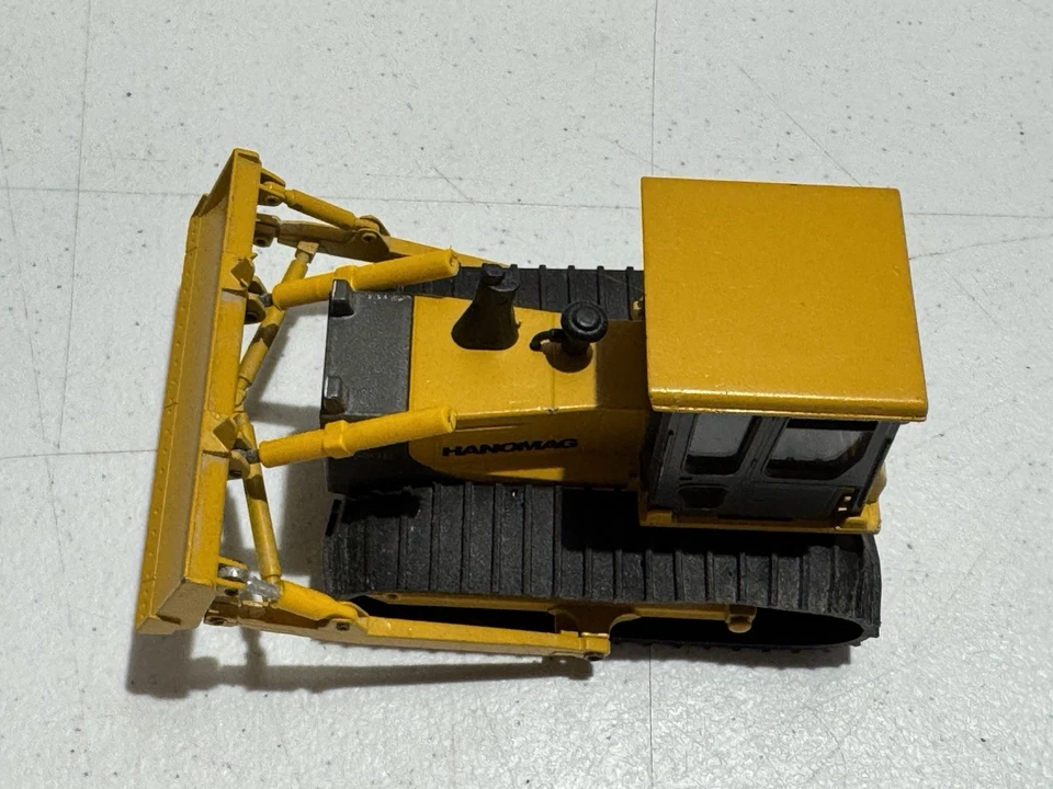 HANOMAG D680E DOZER - 1:50 SCALE DIECAST MODEL #2853 CONRAD CONSTRUCTION VINTAGE - Image 2 of 4