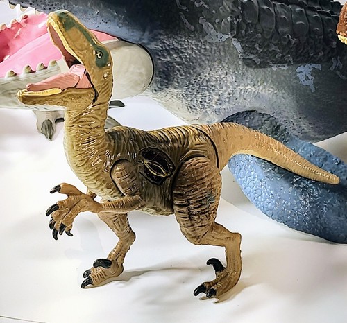 Jurassic World Destroy N Devour 24” INDOMINUS REX Final Battle Scene lot 6 - Picture 5 of 8
