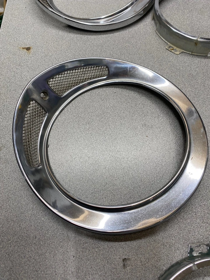 Bisel de faros completo de 4 faros anillo cromado Jaguar XJ6, Mark X, etc C34180. SA203 Foto 3 de 4