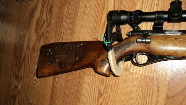 TAN FELT LOCKING RUSTIC rifle OLD WEST 2 peace gun rack hunting horseshoe - Image 2 of 4