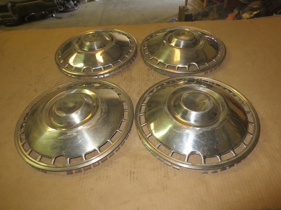 Tapacubos Toyota Corona llanta tapacubos 1970 70 1971 71 OEM 13" USADO 61017 Foto 2 de 4