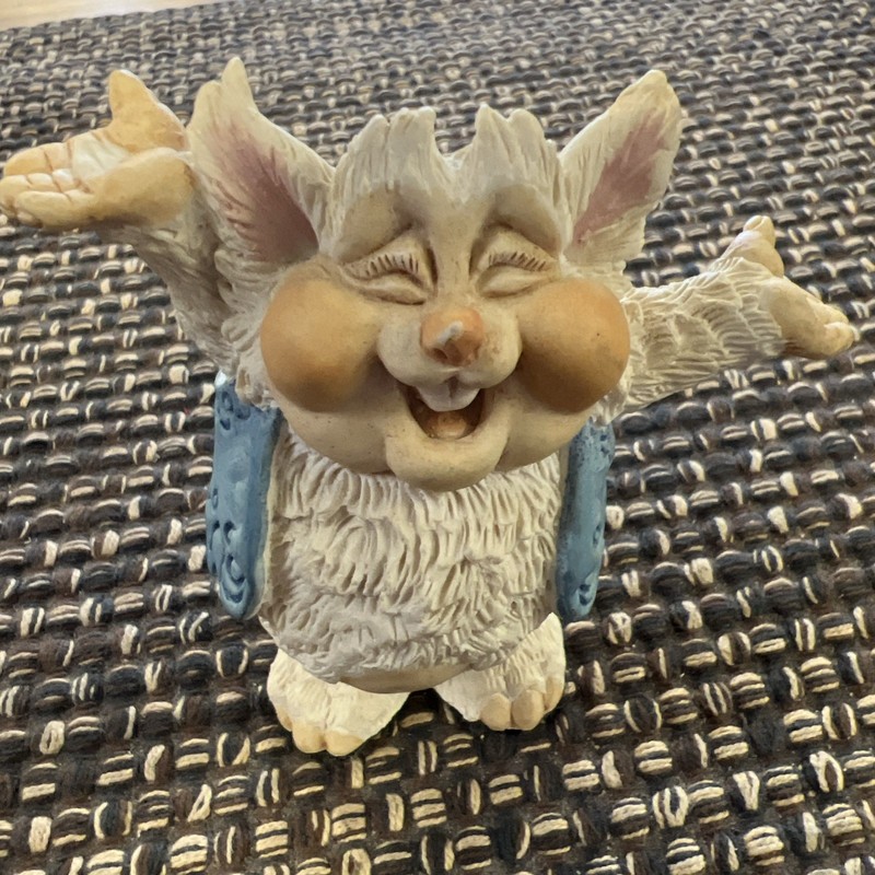 Vtg 1987 Krystonia figurine "Trumph" collectible statue Panton made in England 