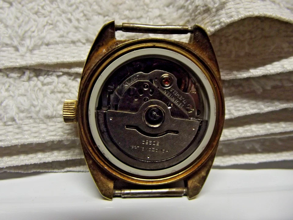 Reloj Benrus Para Hombre De Colección Tono Dorado 17 Joyas Cuerda Automática Fecha COMO ESTÁ PARA REPUESTOS Foto 2 de 2