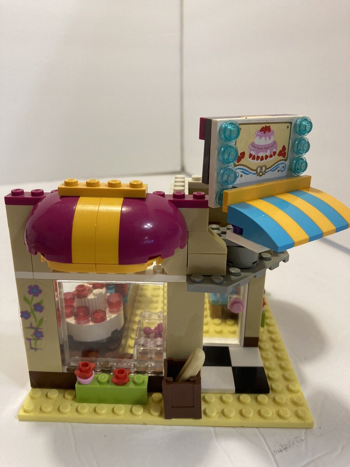 LEGO Friends Minifigure Minidoll- Danielle or Mia - Set 41006 Downtown  Bakery