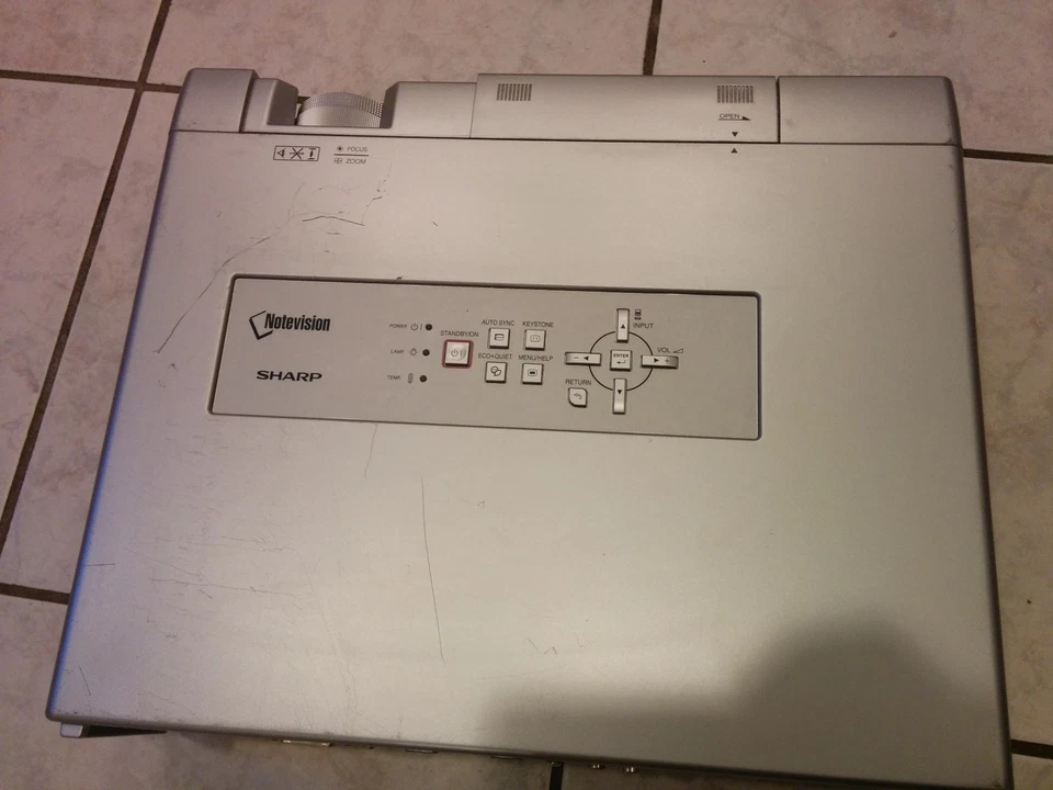 SHARP PG-D4010X DLP PORTABLE PROJECTOR, 4200 LUMENS, CLEAN IMAGE, ONLY 402 OG HR - Image 3 of 4