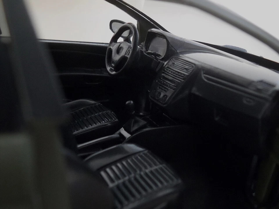 FiAT GRANDE PUNTO 2006 VERDE MiLiTARE ESERCiTO ITALiANO NEW-RAY 1/24 NO CARARAMA - Immagine 2 di 4