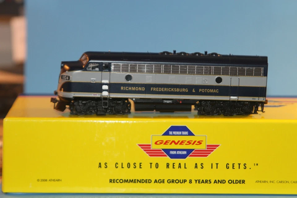 ATHEARN GEN RF&P F-7A MODEL 22016 ENG 1104 DC POWERED DCC READY. - Image 3 of 4