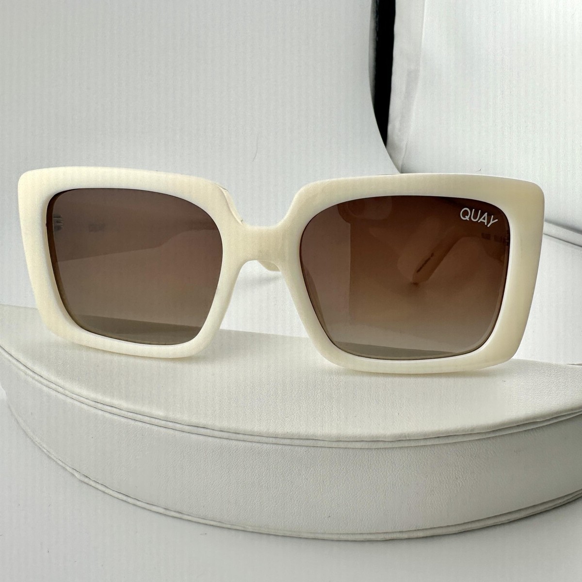 Chic White Frame Sunglasses with Brown Lenses
0364 Emporio armani unisex shield sunglasses-italy/ amber lens  main image 3