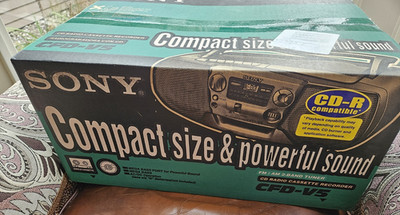 Sony CFD-V5 Portable AM/FM Cassette Recorder CD Player Mega Bass Boom Box *NEW*