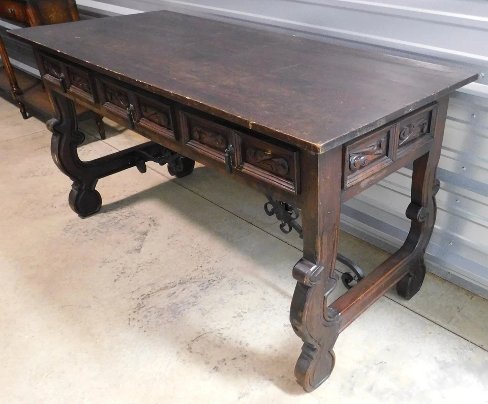 Mesa consola/escritorio estilo barroco español tallado en nogal y hierro Foto 3 de 4