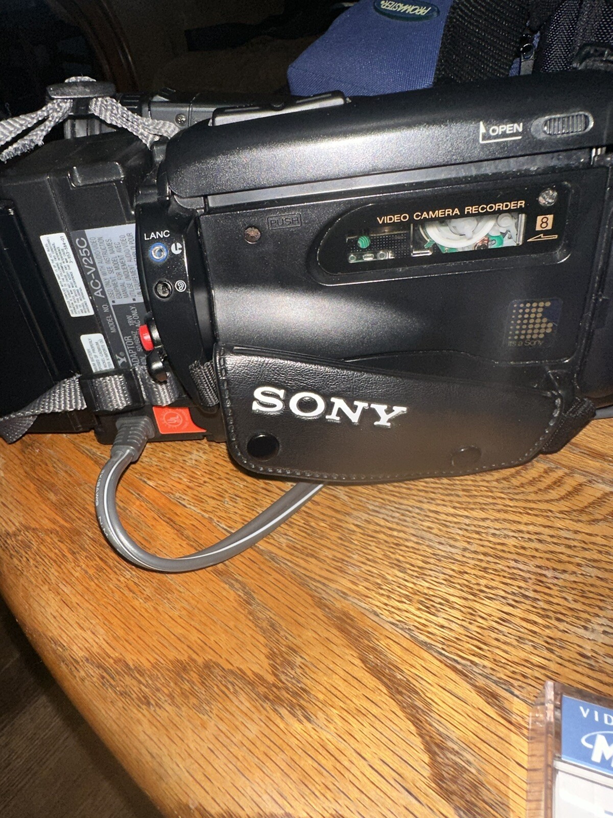 Sony Handycam CCD-TR23 Video 8 Camcorder  & Accessories TESTED Works