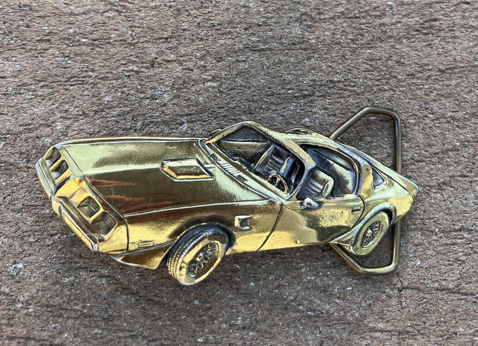ミニカー PONTIAC FIREBIRD W/REPLICA BELT BUCKLE 1977 Pontiac Firebird Trans Am Black with Replica Buckle