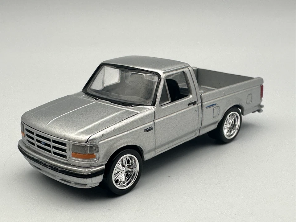 Johnny Lightning 1993 Ford F-150 Lightning, серебристый, 1:64, отличное состояние - Изображение 2 из 4