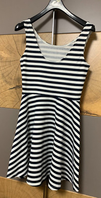 H&M hübsches Ärmellos Romantisches Kleid fit&flare