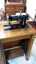 Macchina da cucire NECCHI anni '50 ottimo stato con mobile. Perfett. funzionante