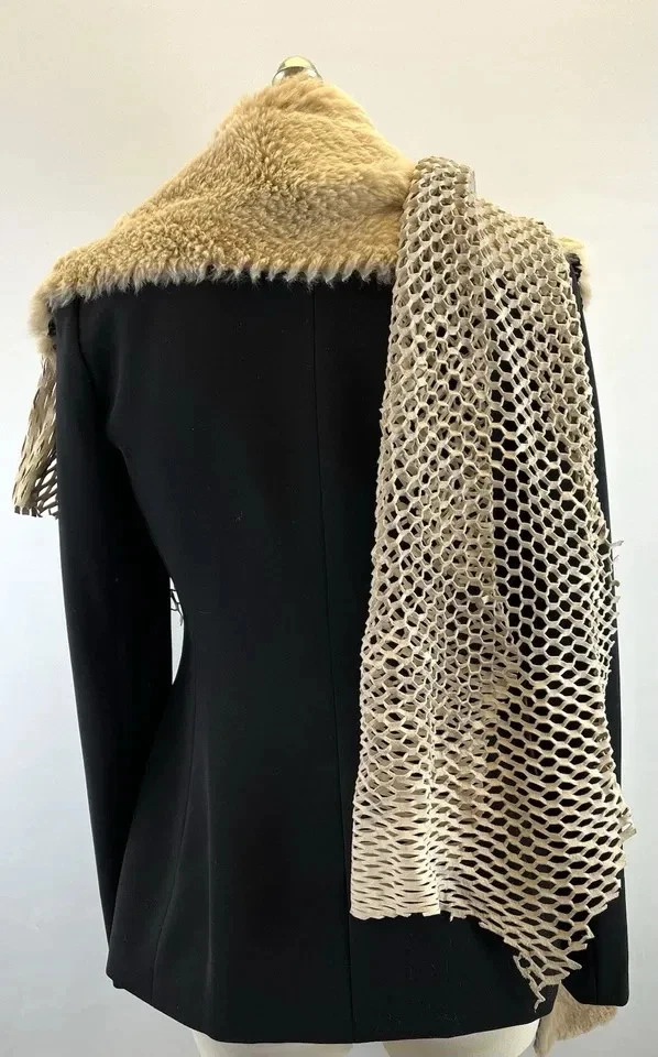 Шарф из кожи и меха кролика CLAUDIO CUTULI CULT CALIDE желтовато-коричневый лазерная резка - Изображение 3 из 4