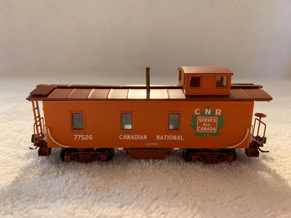 Roundhouse #84361 HO Scale Canadian National 3 Window Wood Caboose #77526 - Image 2 of 4
