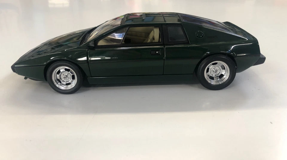 AUTOART LOTUS ESPRIT 1/18 ème - Photo 2/4
