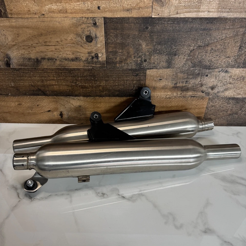 JUEGO SILENCIADOR TUBO ESCAPE CEPILLADO TRIUMPH BONNEVILLE T100 Foto 4 de 4