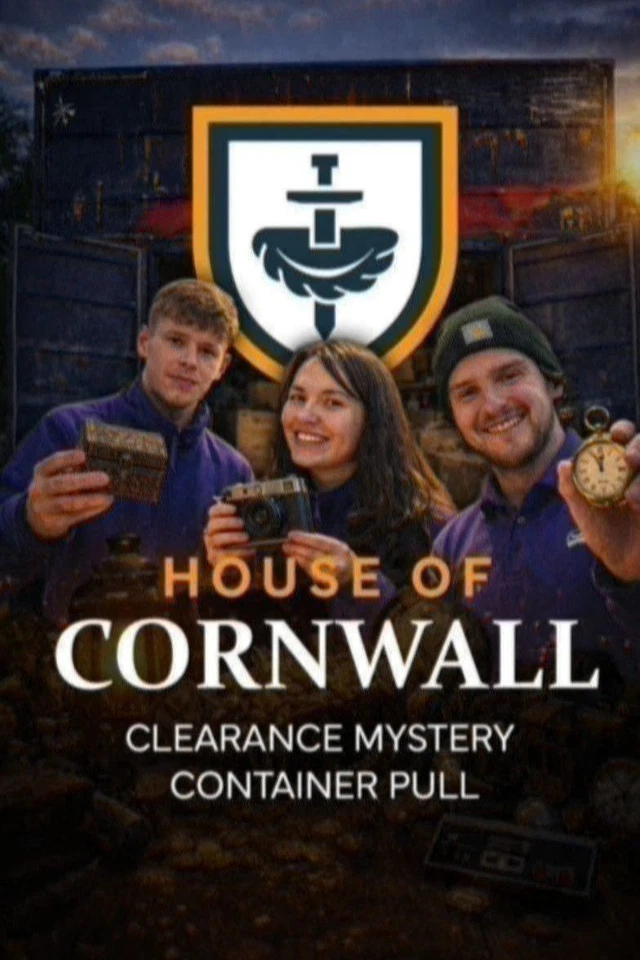 COSTUMES, CLOTHES, BOOKS, & MYSTERY CONTAINER PULLS! 1£