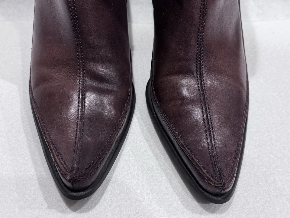 Botas de caubói femininas Diba marrom pontudo 8,5M meia panturrilha elegante exclusivo Brasil - Imagem 2 de 4