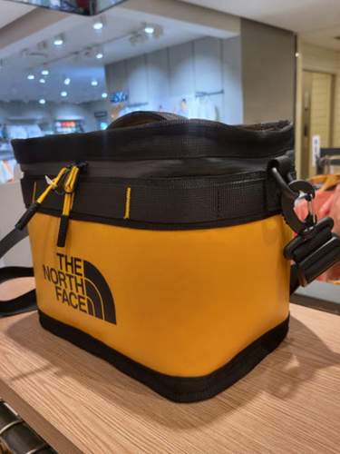 New THE NORTH FACE INSULATED CAMP CROSS BAG SMALL GOLD YELLOW NN2PP11C UNISEX - Picture 2 of 7