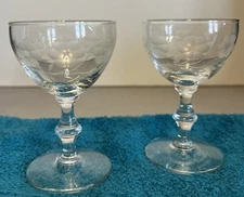 VINTAGE CLEAR FLOWER ETCHED CLARET WINE GLASS SET 2 STEMWARE DRINK-WARE